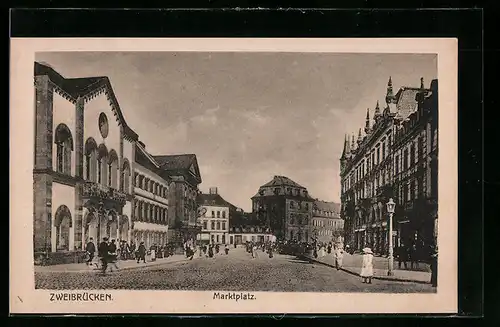 AK Zweibrücken, Marktplatz mit Passanten