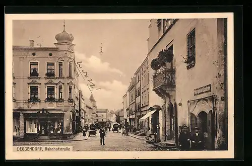 AK Deggendorf, Bahnhofstrasse mit Geschäften