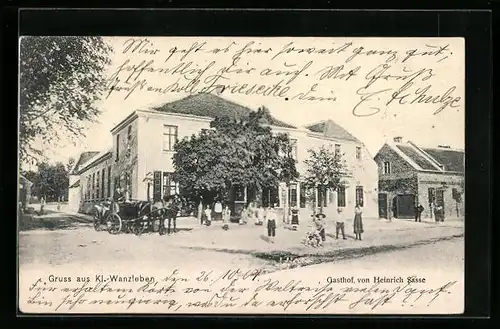 AK Kl. Wanzleben, Gasthof Heinrich Sasse mit Strasse und Kutsche