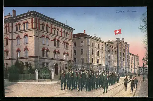 AK Zürich, Kaserne, Soldaten marschieren in Strasse
