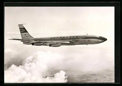 AK Flugzeug Boeing 707 Intercontinental Jet der Lufthansa in der Luft