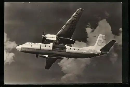 AK Flugzeug vom Typ Turboprop AN-24 der Interflug