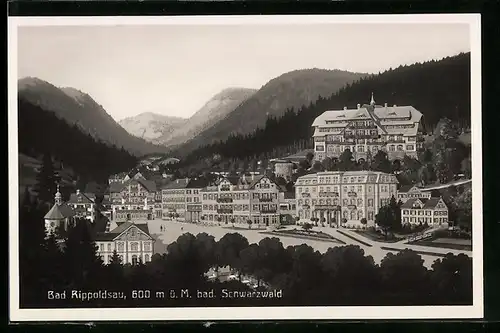 AK Bad Rippoldsau ü. M. bad. Schwarzwald, Ortsansicht aus der Ferne mit Blick auf das Gasthaus