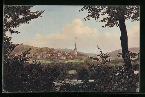 AK Oerlinghausen, Ortsansicht aus der Ferne mit Blick auf die Kirche vom Waldrand aus gesehen