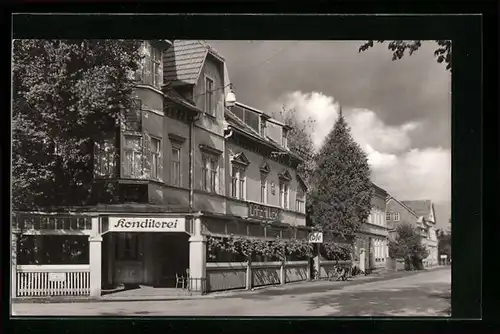 AK Georgenthal /Thür. Wald, Bahnhofstrasse mit Cafe Adler