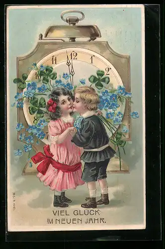 AK Sich küssendes kleines Liebespaar, Kleeblatt-Motiv