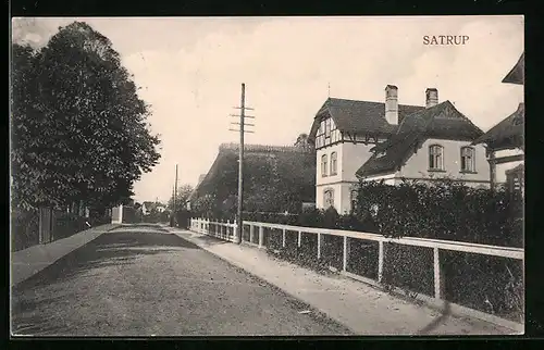 AK Satrup, kleine Strassenpartie im Ort