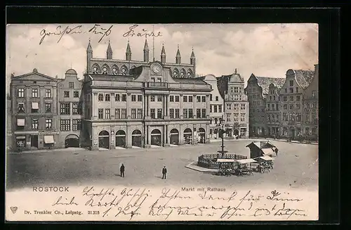 AK Rostock, Markt mit Geschäften, Rathaus und Brunnen