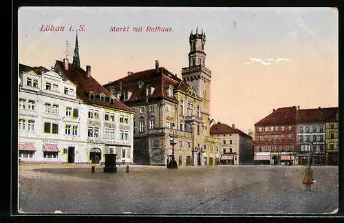 AK Löbau, Altmarkt mit Rathaus, Hotel goldenes Schiff