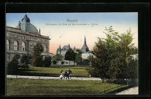 AK Rostock, Theaterplatz mit Blick auf das Ständehaus u. Steintor