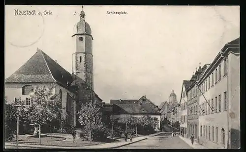 AK Neustadt, Strassenpartie am Schlossplatz