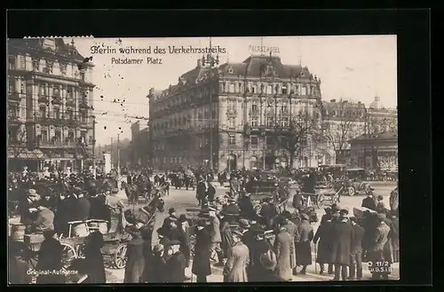AK Berlin-Tiergarten, Potsdamer Platz mit Palast-Hotel während des Verkehrsstreiks, Arbeiterbewegung