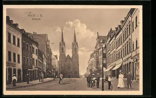 AK Hof i. B., Altstadt-Strasse mit Passanten und Konditorei Erich Vogel