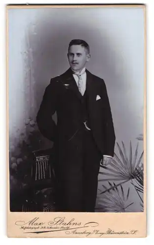 Fotografie Max Stahns, Annaberg i. Erzg., Buchholzerstr. 13, bürgerlicher Herr im schwarzen Anzug