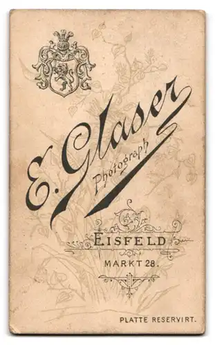 Fotografie E. Glaser, Eisfeld, Markt 28, junges Mädchen in kariertem Kleid