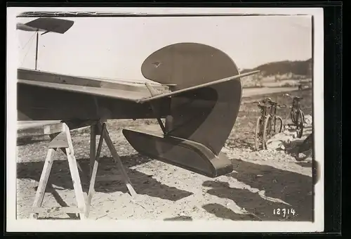 Fotografie M. Rol, Paris, Ansicht Marseille, Höhen- und Seitenruder des Albatros Wasserflugzeuges von Hirth