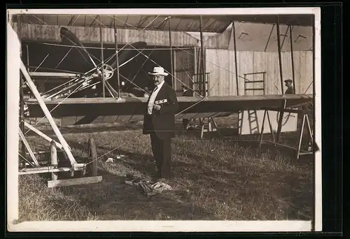 Fotografie M. Branger, Paris, Der Marquis von Dion mit seinem Flugzeug, Doppeldecker