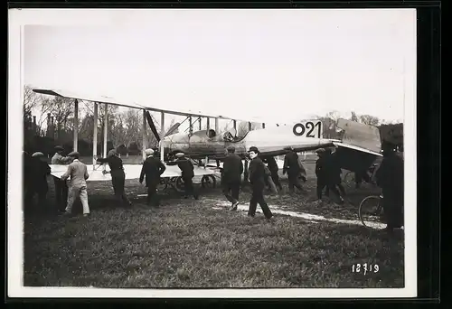 Fotografie M. Rol, Paris, Ansicht Marseille, Doppeldeckerflugzeug von Breguet nach der Landung, 1914