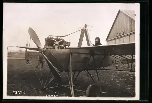 Fotografie M. Branger, Paris, Ansicht Buc, Monoplan Vautour et le Aviateur, Ecole Bleriot, Flugzeug, Fluplatz Buc