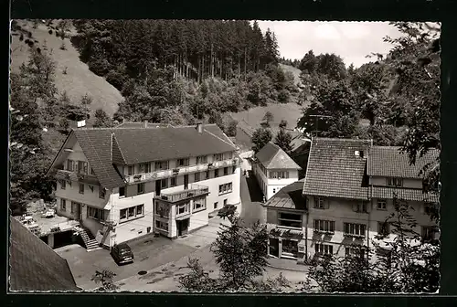 AK Bad Griesbach /Schwarzwald, Am Hotel Adlerbad