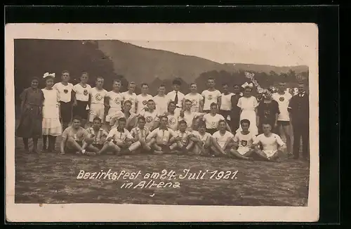 Foto-AK Altena, Bezirksfest 1921, Gruppenfoto mit jugendlichen Sportlern