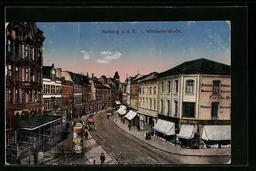 AK Harburg a. d. E., 1. Wilstorferstrasse mit Litfasssäule und Geschäften aus der Vogelschau