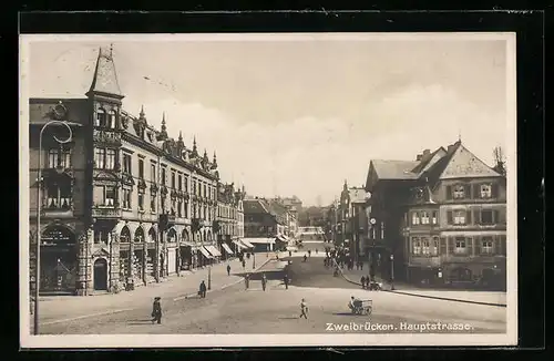 AK Zweibrücken, Hauptstrasse mit Passanten