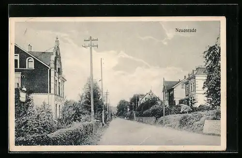 AK Neuenrade, Strassenpartie mit Bäumen