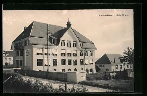 AK Nieder-Uzwil, Ansicht des Schulhauses