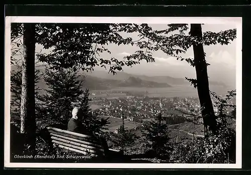 AK Oberkirch /Renchtal, Ein Herr geniesst die Aussicht ins Tal
