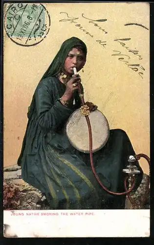 AK Young native smoking the Water Pipe, Junge Ägypterin raucht Wasserpfeife