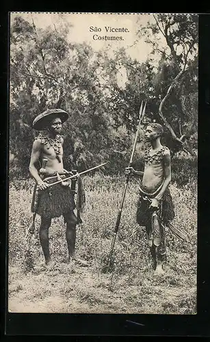 AK Sao Vicente, Indigene Krieger in Tracht mit Waffen