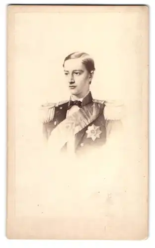 Fotografie unbekannter Fotograf und Ort, Portrait König Georg I. von Griechenland in Uniform mit Orden