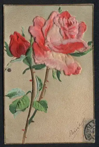 Stoff-Präge-AK Erblühte rote Rose und Knospe