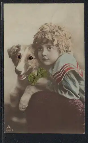 Glasaugen-AK Kleines Mädchen kuschelt mit ihrem süssen Hund