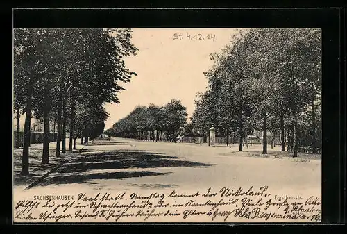 AK Sachsenhausen, Forsthausstrasse mit Litfasssäule