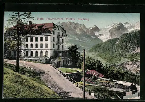 AK Hohfluh, Blick auf Hotel Schweizerhof und Hasliberg