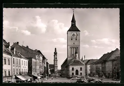 AK Deggendorf /Donau, Strassenpartie mit Geschäften und Kirche