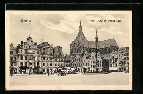 AK Rostock, Neuer Markt mit Rathaus-Apotheke und Marien-Kirche