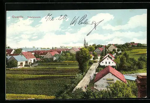 AK Quaritz, Ortsansicht mit Strasse und Feldern aus der Vogelschau