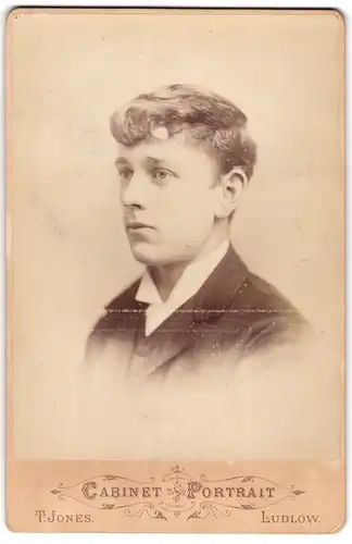 Fotografie T. Jones, Ludlow, 51 Broad St., Portrait eines jungen Mannes