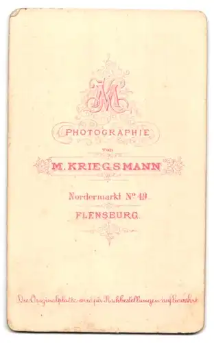 Fotografie M. Kriegsmann, Flensburg, Nordermarkt 49, Portrait eines Herrn mit Backenbart