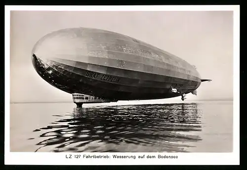 Fotografie Luftschiff LZ 127 Graf Zeppelin, Wasserung auf dem Bodensee