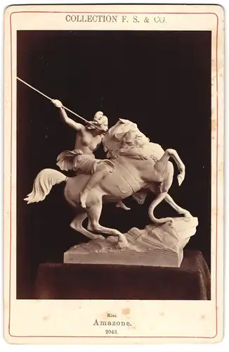 Fotografie F. S. & Co., Berlin, Ansicht Berlin-Mitte, Statue Amazone am Alten Museum zu Berlin