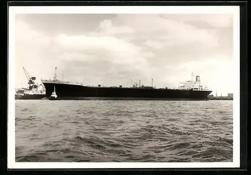 AK MTS Neverita im Hafen Liegend