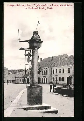 AK Heidenreichstein, Prangersäule aus dem 17. Jahrhundert auf dem Marktplatz, Jura