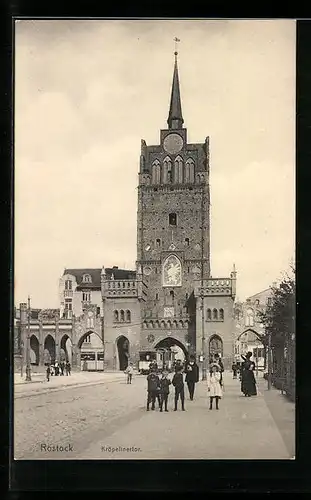 AK Rostock, Kröpelinertor mit Strassenbahn