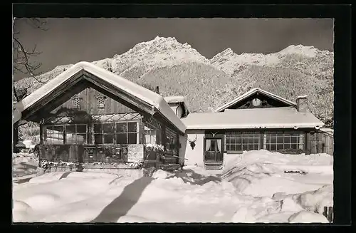 AK Garmisch, Cafe Almhütte mit Kramer im Winter