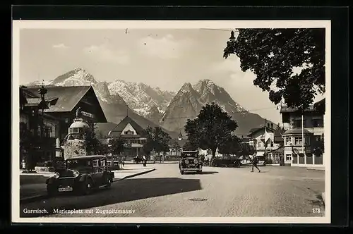 AK Garmisch, Marienplatz mit Zugspitzmassiv