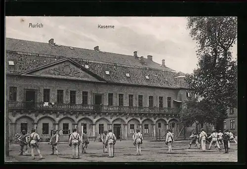 AK Aurich, Soldaten auf dem Übungsplatz vor der Kaserne